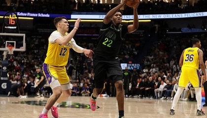 面对湖人不惜代价疯狂刷数据！鹈鹕指望内线新秀带队走向成功？